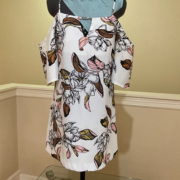 Size Small, sexy off the shoulder, mini summer  casual floral dress. - Picture 1 of 6